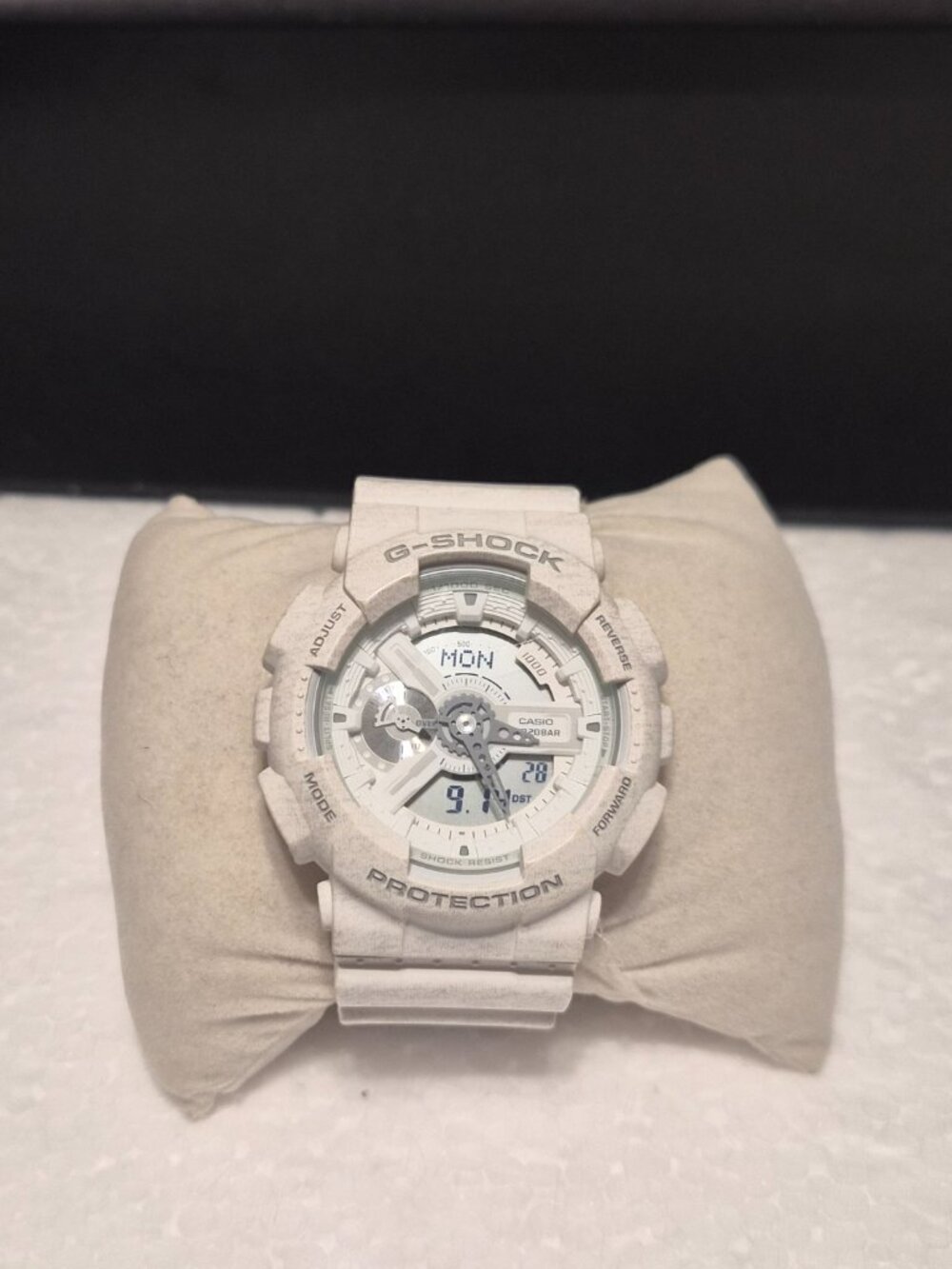 Casio G Shock NWOT condition digital / analog
